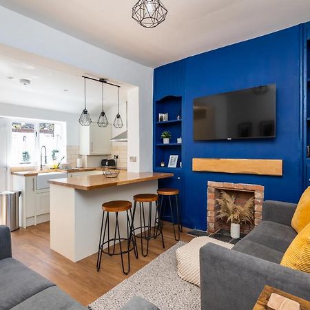 Stylish, Centrally Located Terrace - Pass The Key York Bagian luar foto
