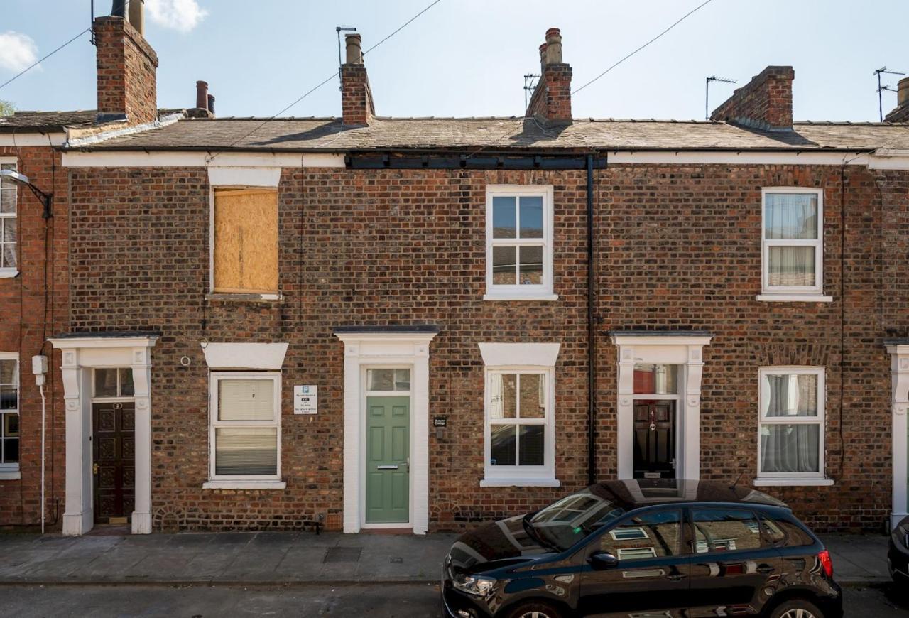 Stylish, Centrally Located Terrace - Pass The Key York Bagian luar foto