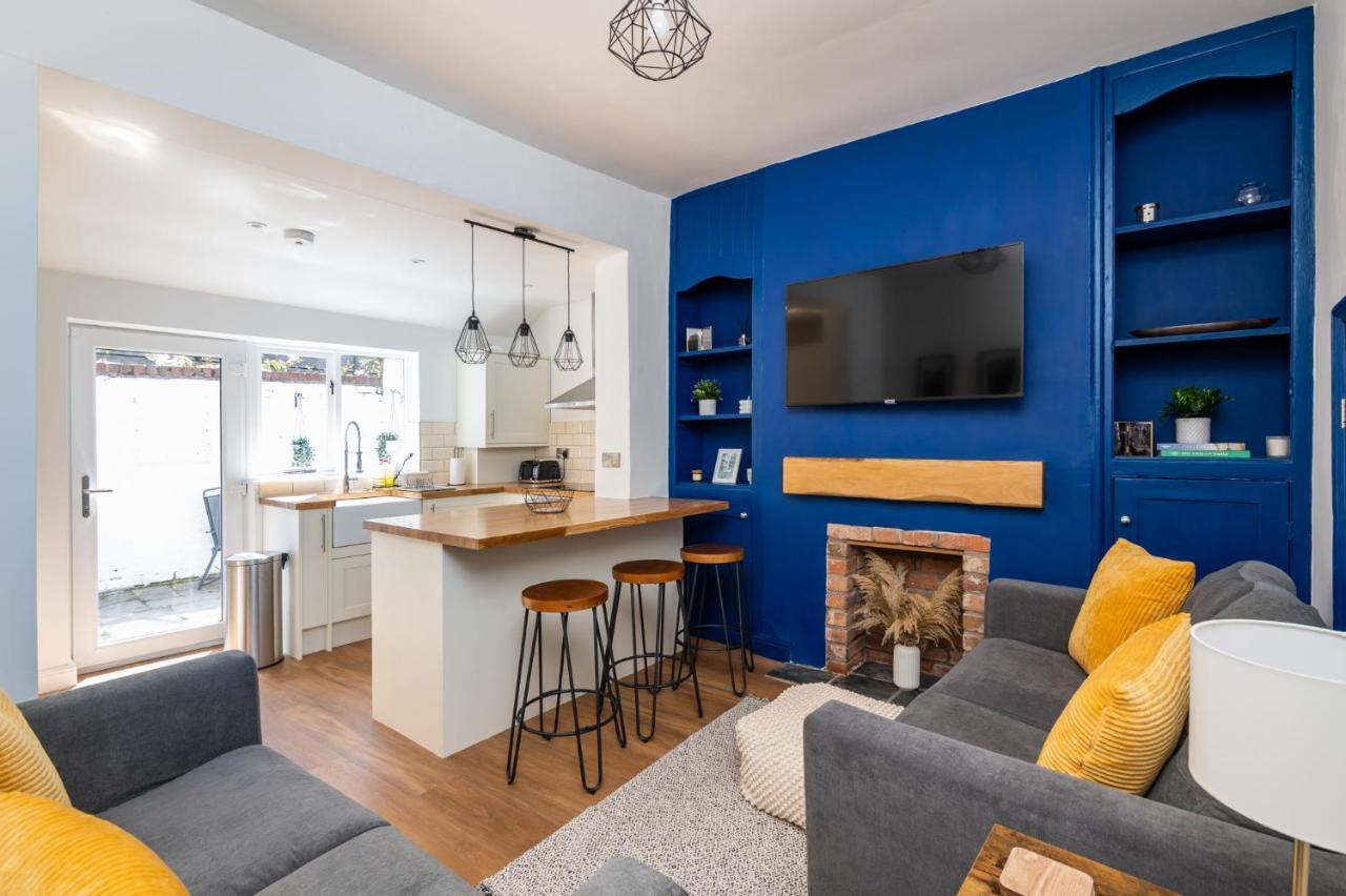 Stylish, Centrally Located Terrace - Pass The Key York Bagian luar foto