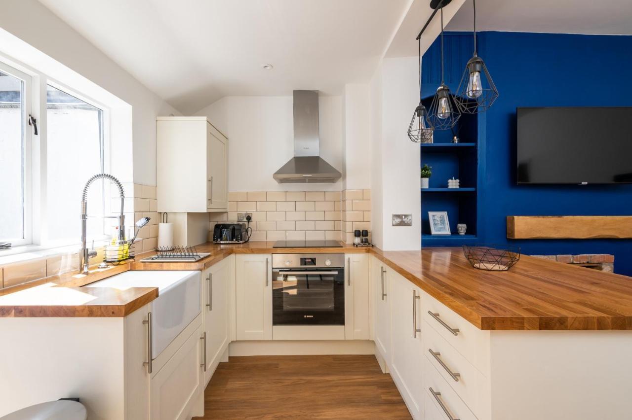 Stylish, Centrally Located Terrace - Pass The Key York Bagian luar foto