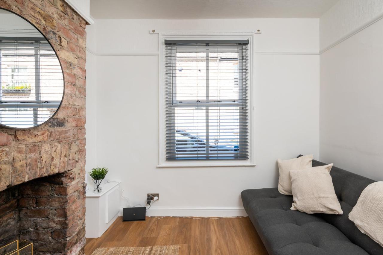 Stylish, Centrally Located Terrace - Pass The Key York Bagian luar foto