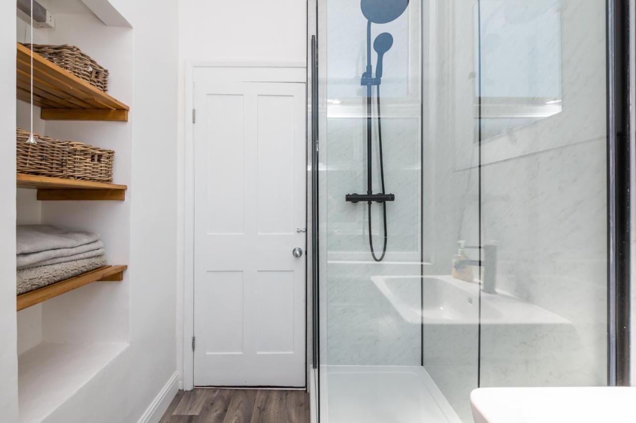 Stylish, Centrally Located Terrace - Pass The Key York Bagian luar foto