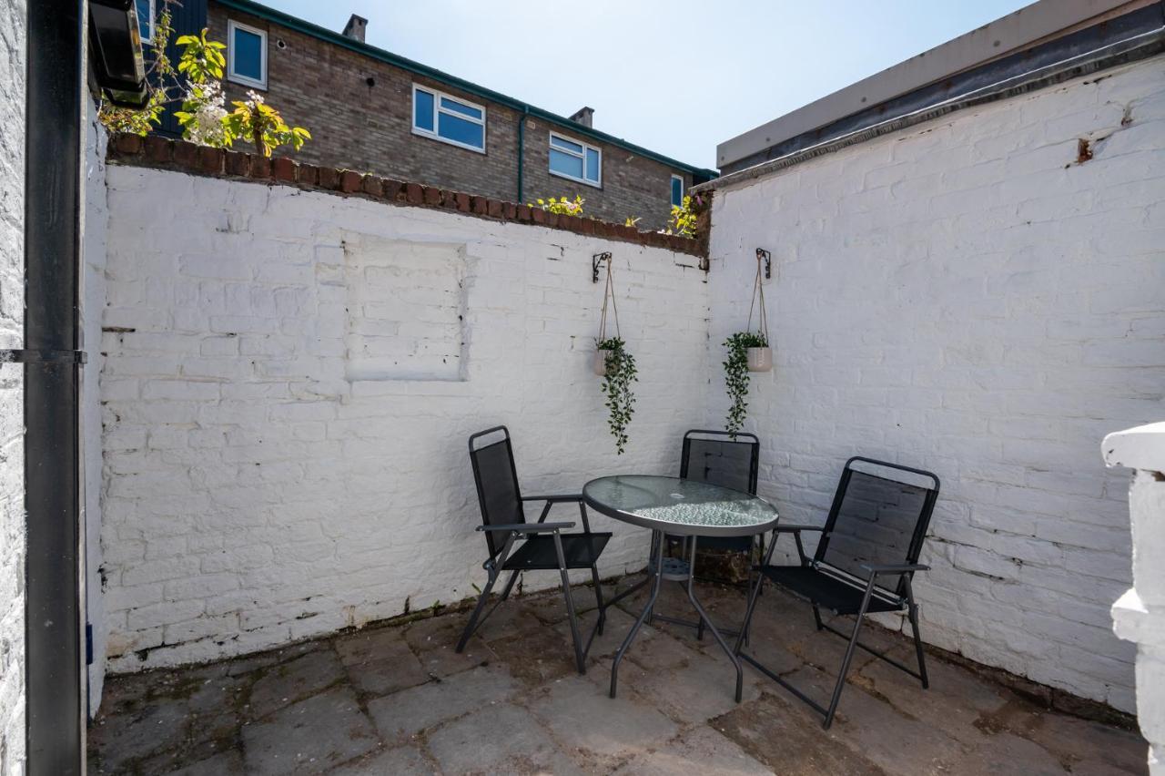 Stylish, Centrally Located Terrace - Pass The Key York Bagian luar foto