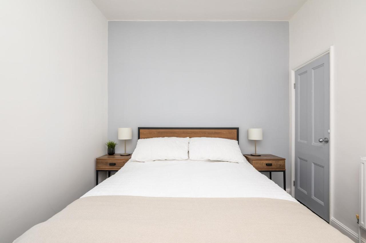 Stylish, Centrally Located Terrace - Pass The Key York Bagian luar foto