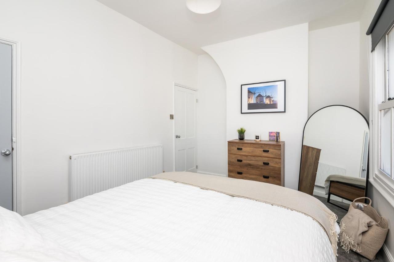 Stylish, Centrally Located Terrace - Pass The Key York Bagian luar foto